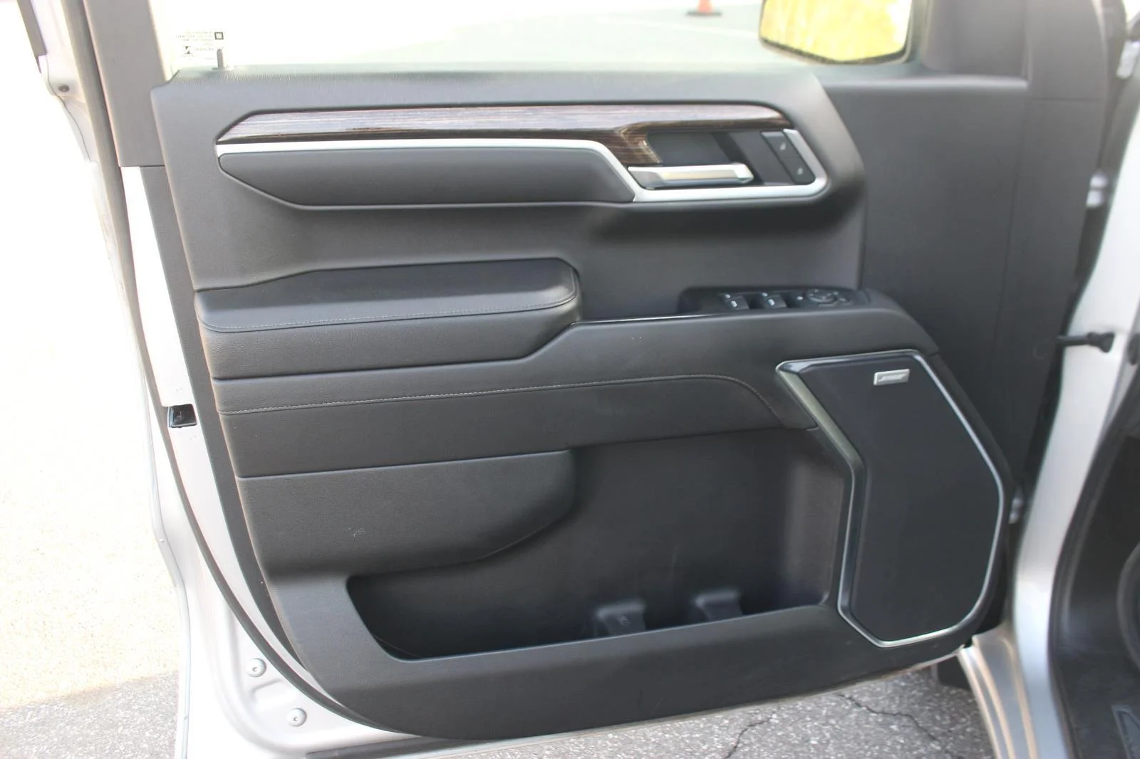 Used 2022 Quicksilver Metallic GMC Elevation image 13