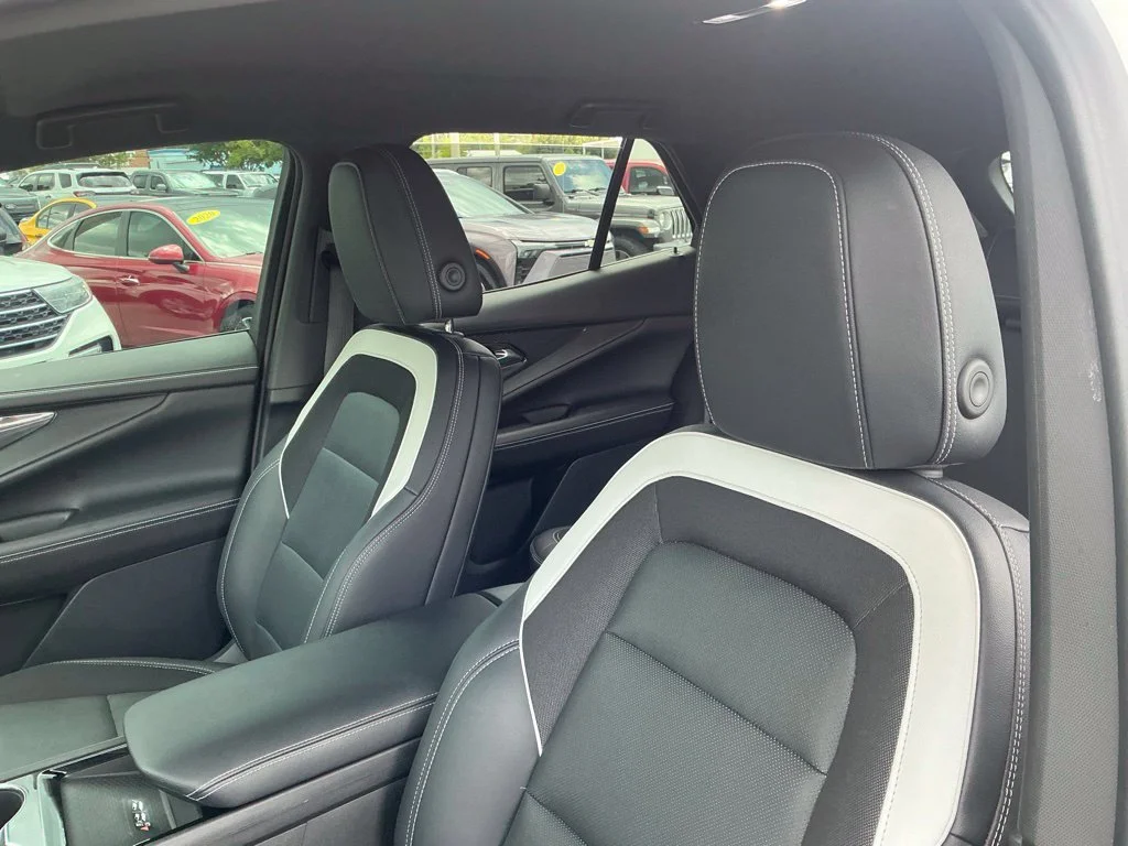 Used 2024 White Chevrolet LT image 29