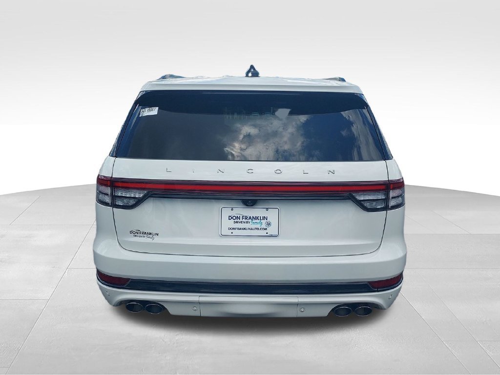 Used 2025 White Lincoln Reserve image 4