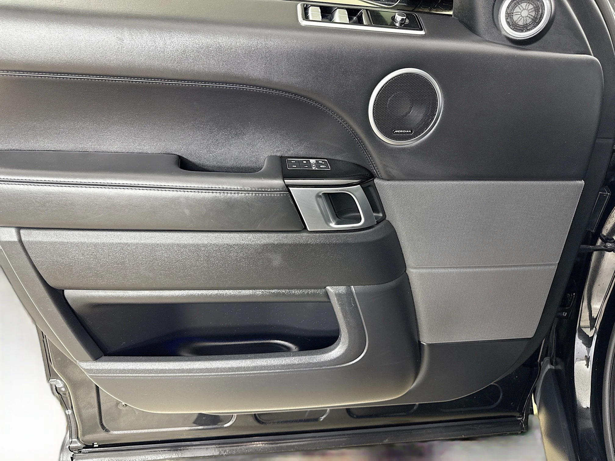 Used 2020  Land Rover HSE Dynamic image 20