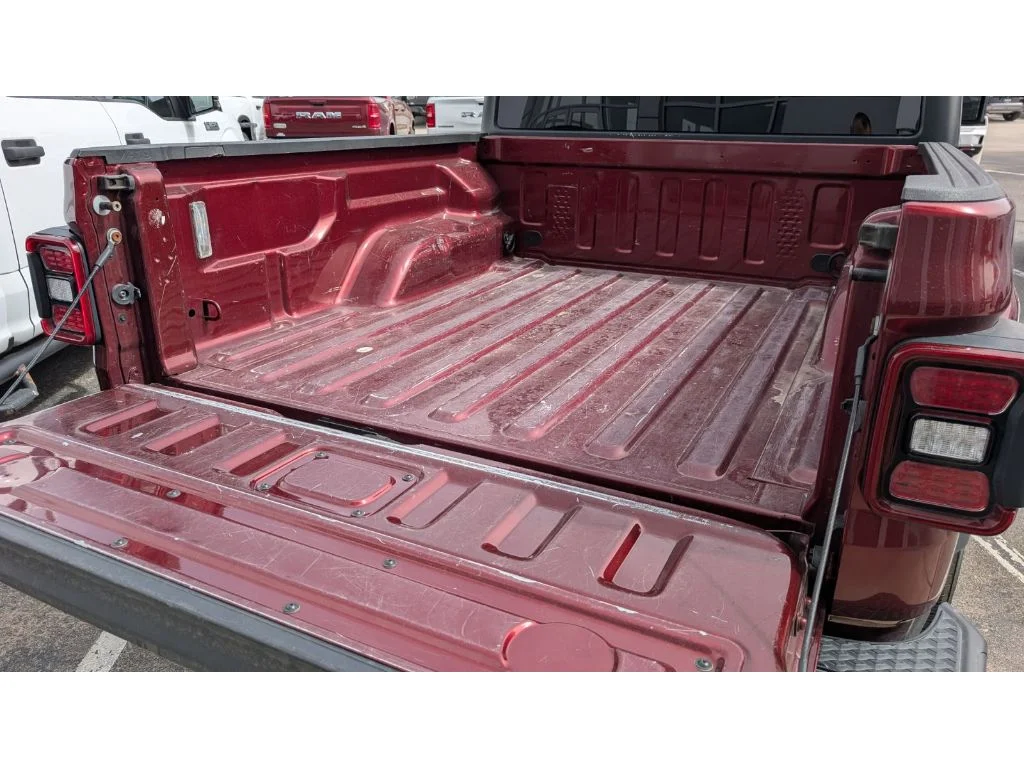 Used 2021 Snazzberry Pearlcoat Jeep Overland image 8