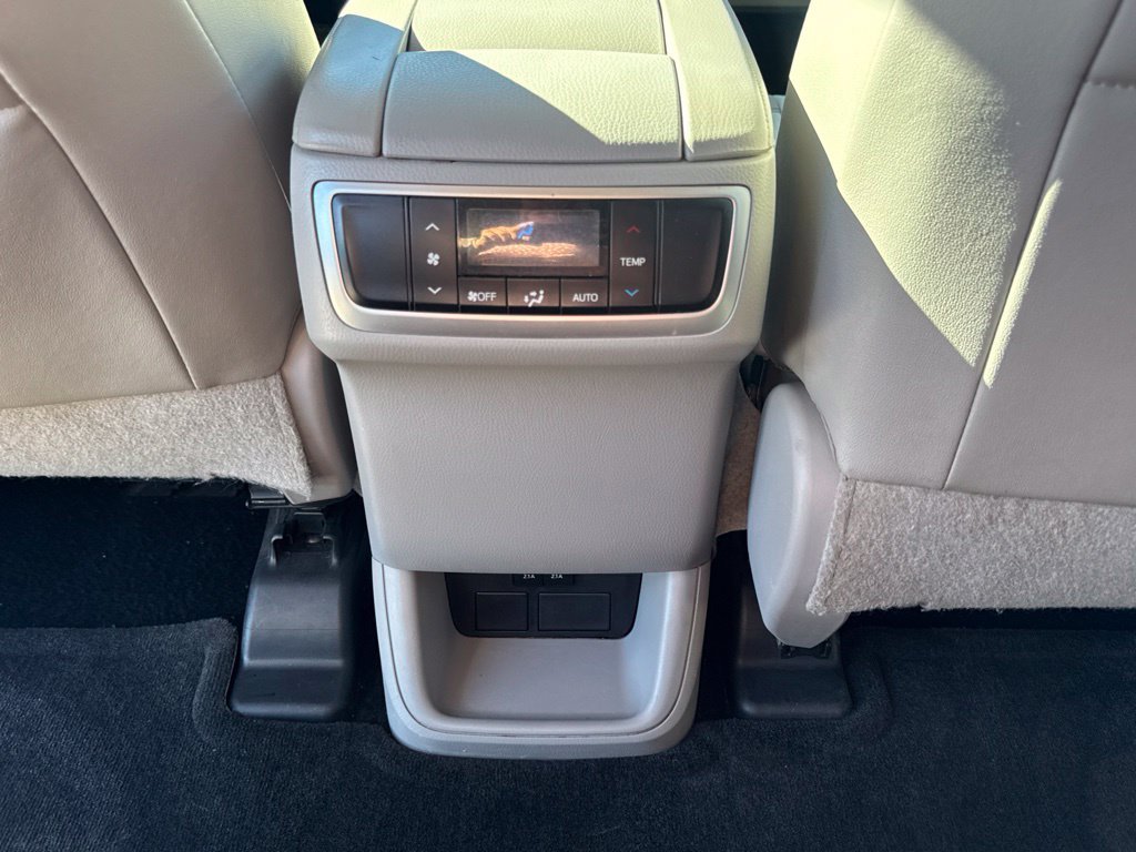 2018 Toyota Highlander LE Plus - Photo 11