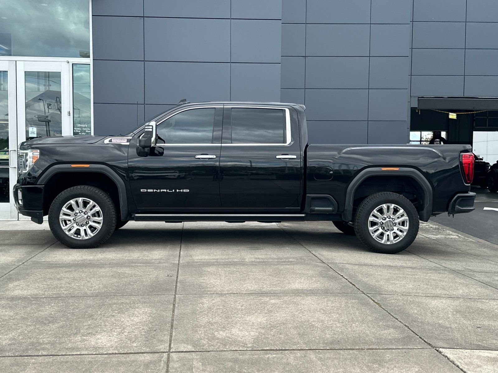 Used 2022 Ebony Twilight Metallic GMC Denali image 5