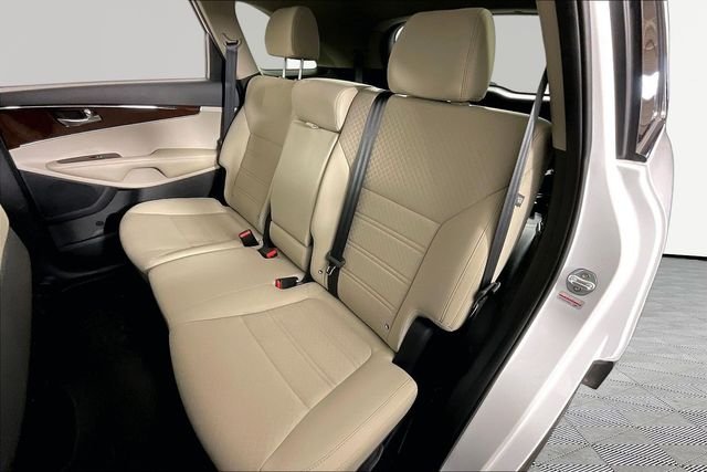 Used 2017 White Kia LX image 20