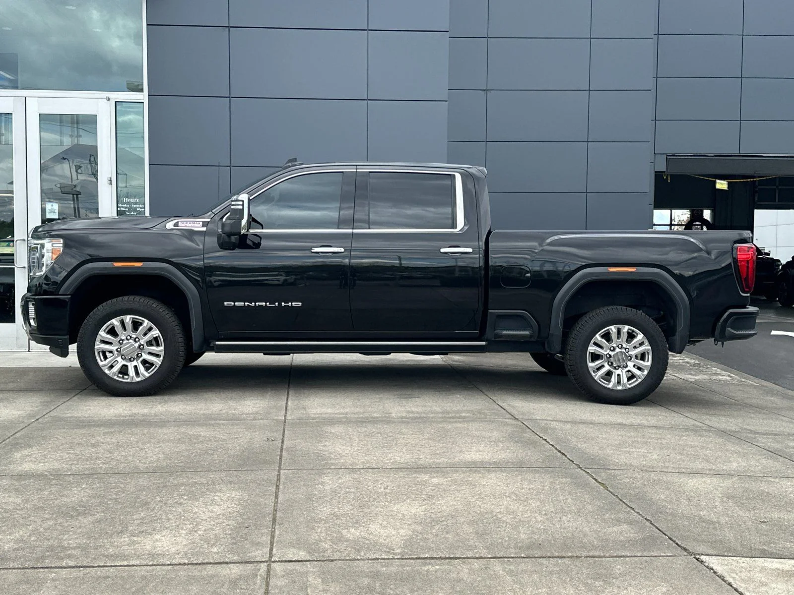 Used 2022 Ebony Twilight Metallic GMC Denali image 6