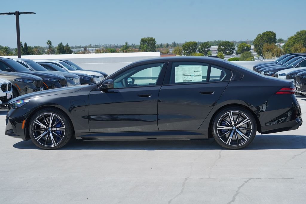 New 2027 Black Sapphire Metallic BMW 550e xDrive image 5