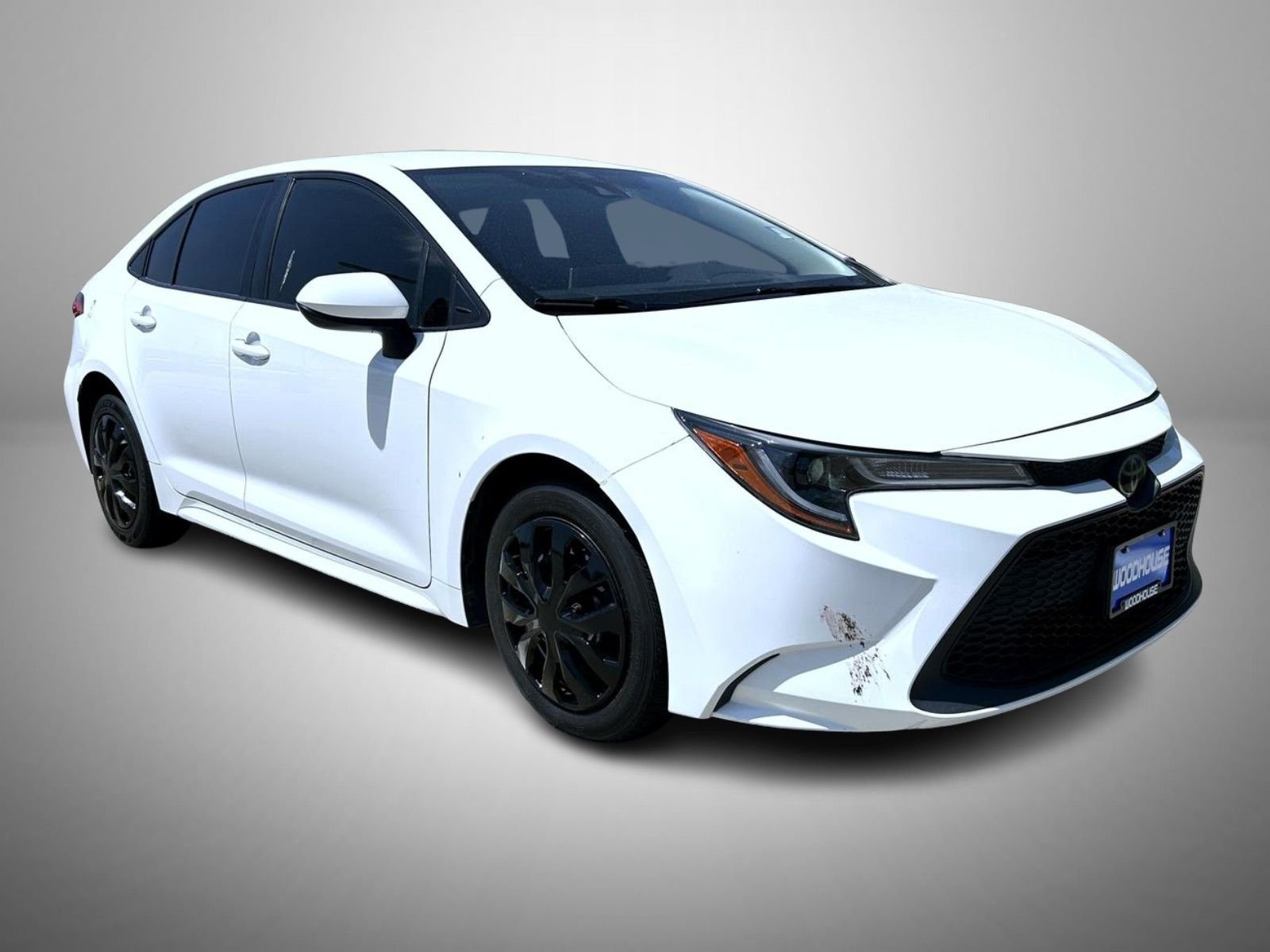 Used 2020 White Toyota LE image 3