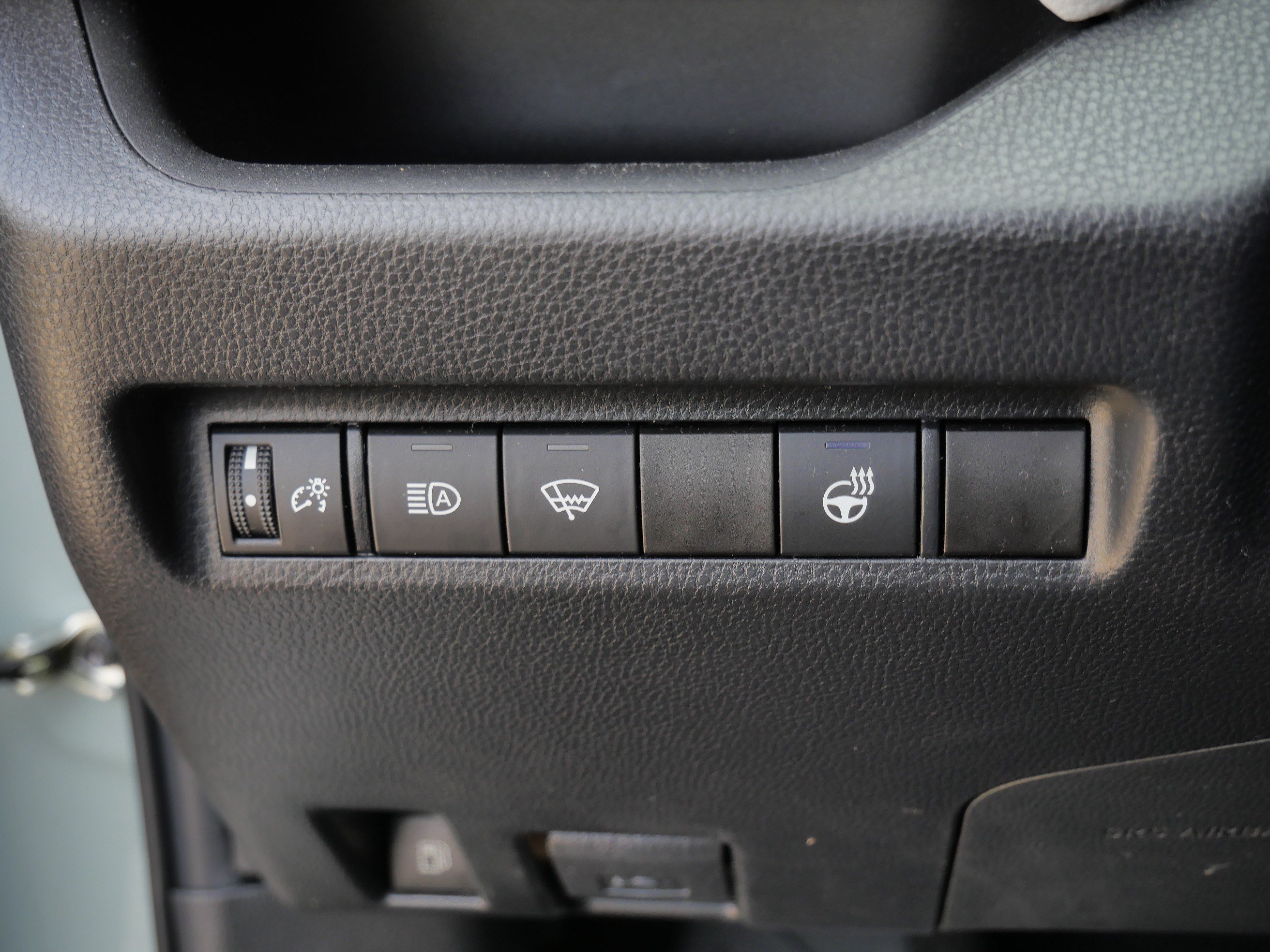 Certified Used 2022 Lunar Rock Toyota Hybrid XLE image 26