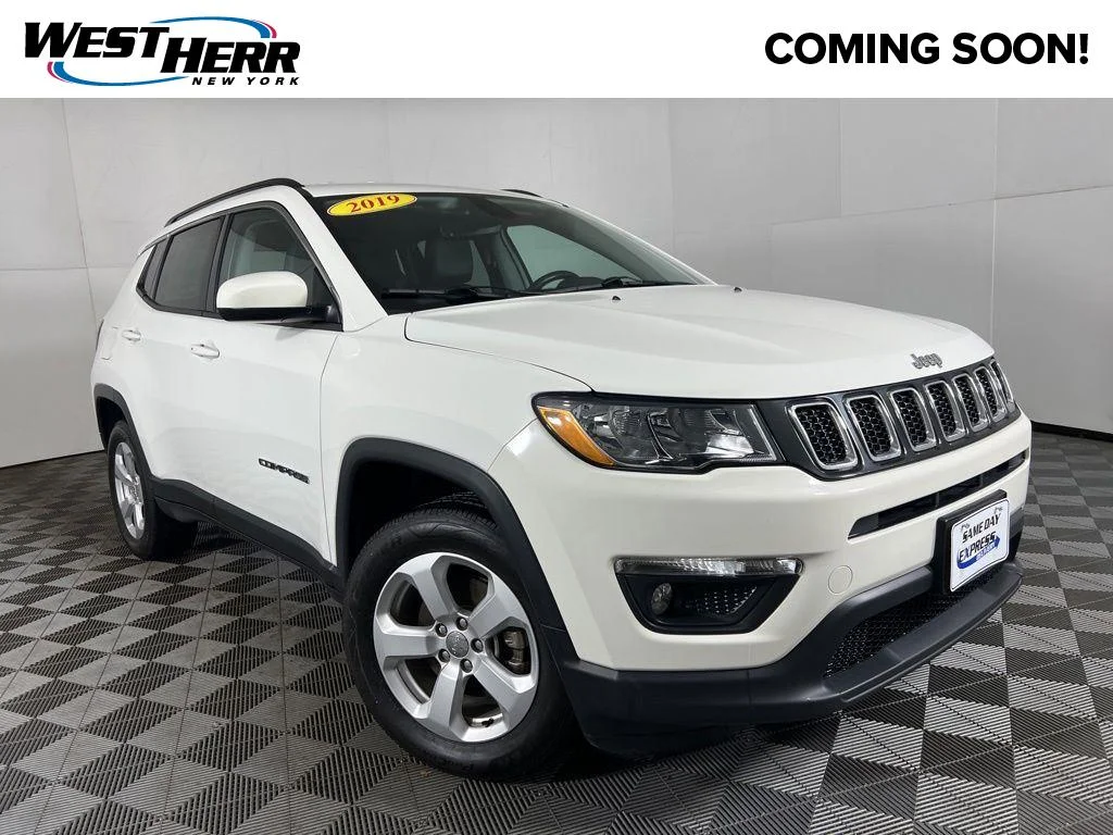 Used 2019 White Clearcoat Jeep Latitude image 1