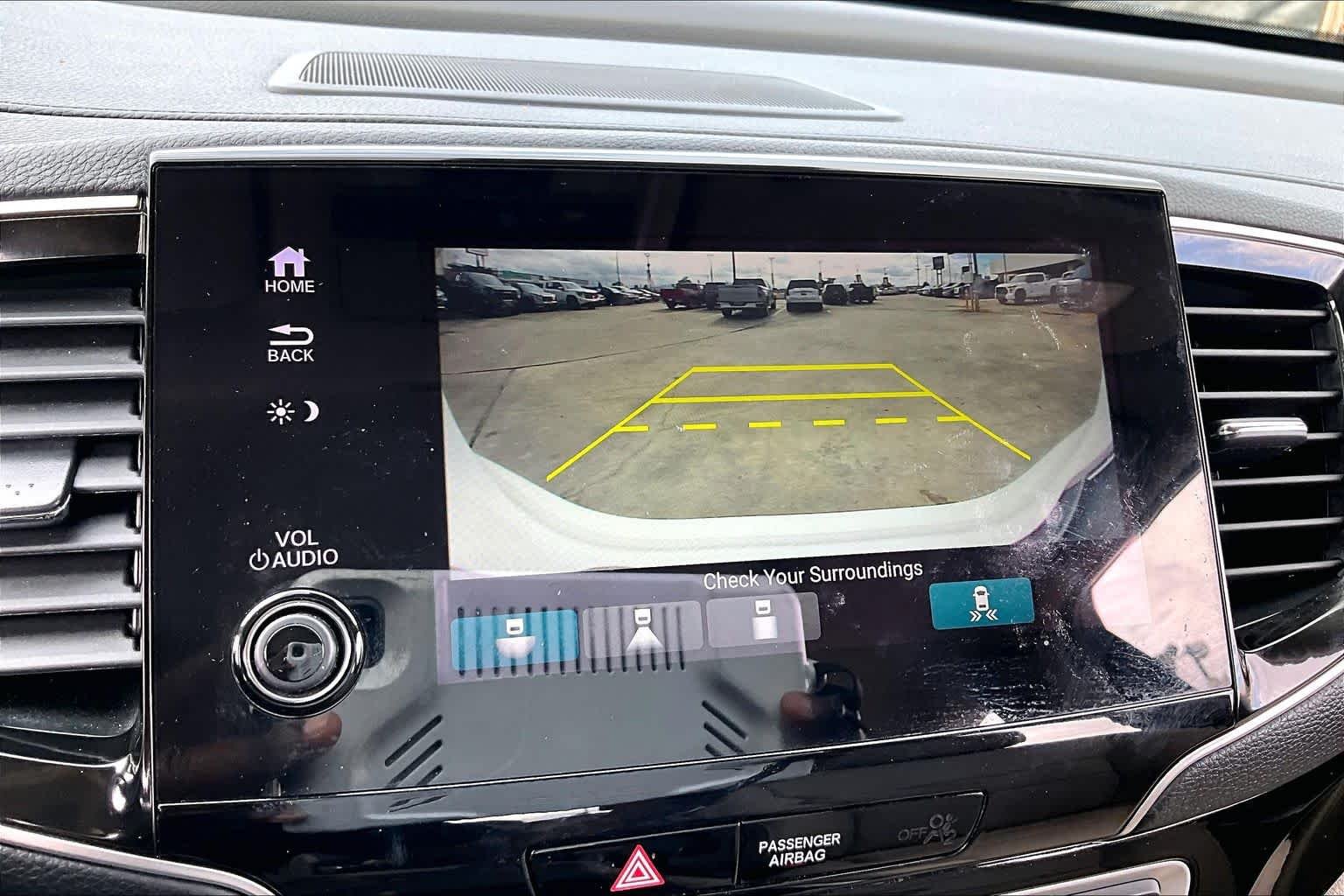 Used 2022 Platinum White Pearl Honda Touring 8-Passenger image 27