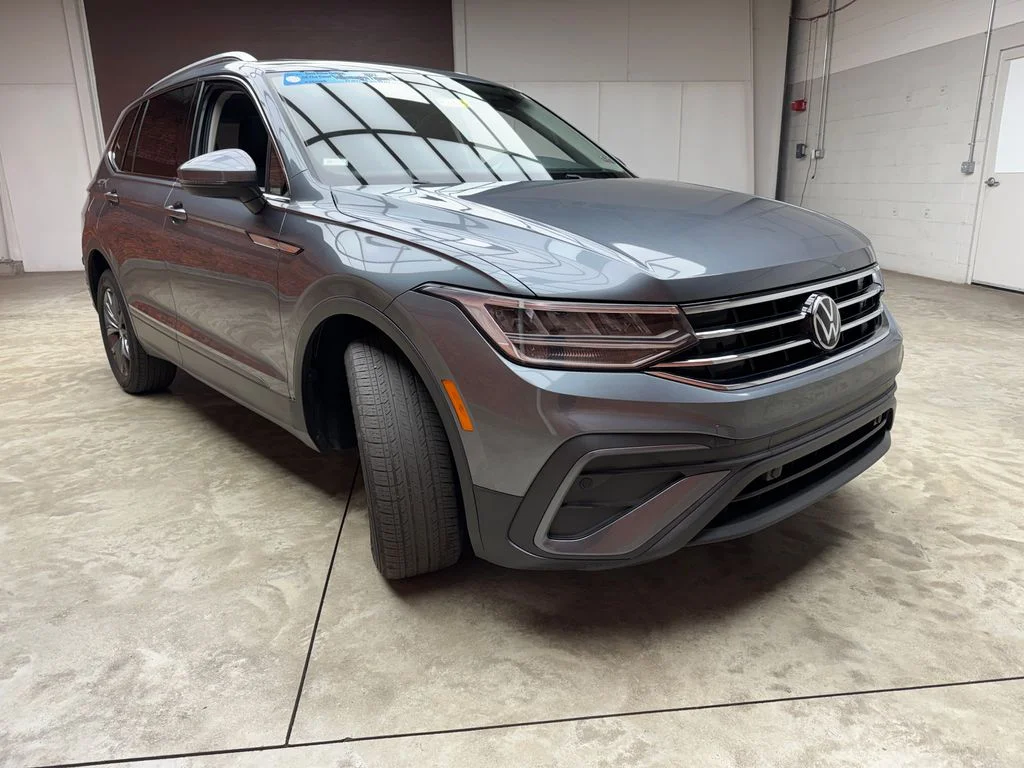 Certified Used 2022 Platinum Gray Metallic Volkswagen 2.0T SE image 6