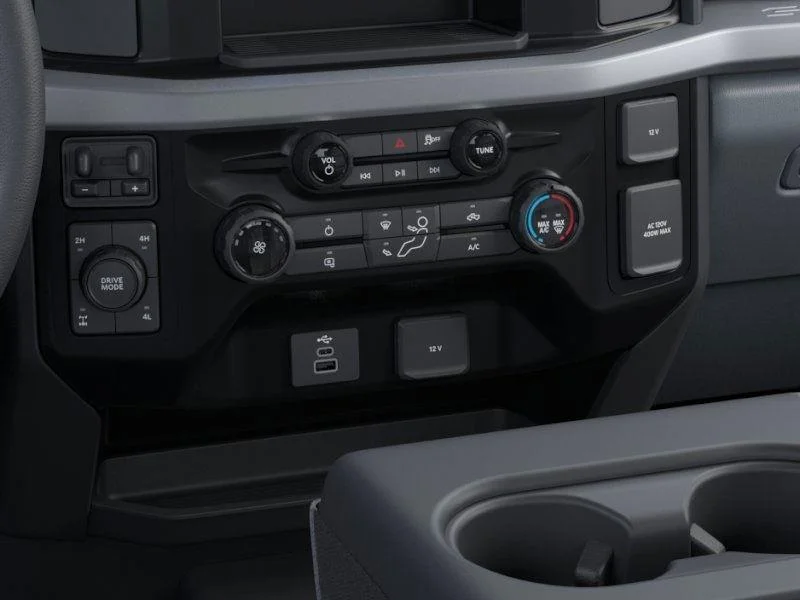 2026 Ford F-350 Super Duty Chassis Cab XLT - Photo 15