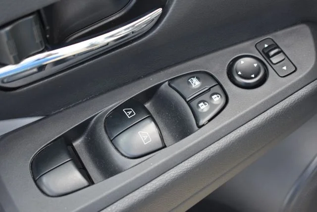 Used 2023 Gray Nissan SR image 10