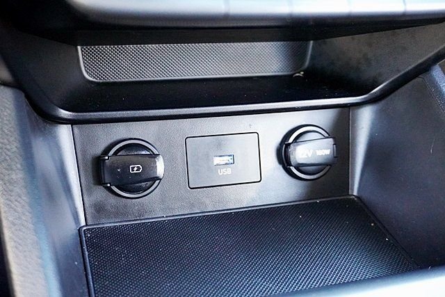 Used 2023 White Hyundai SEL image 27