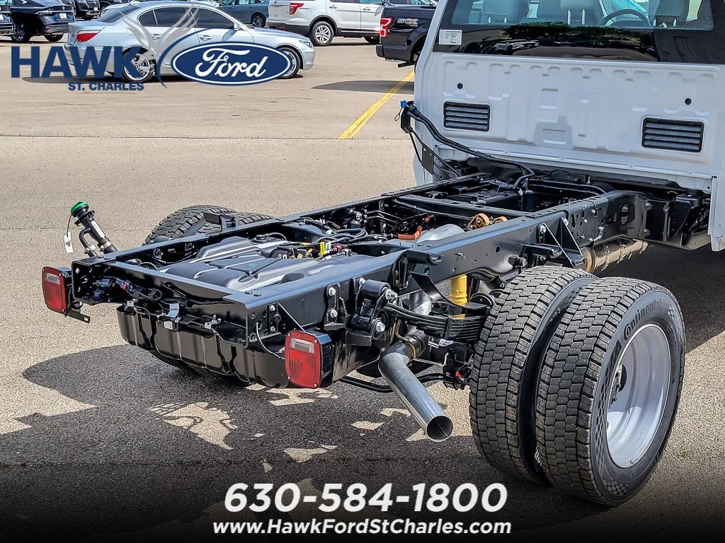 New 2026 Oxford White Ford F-450® XL image 5