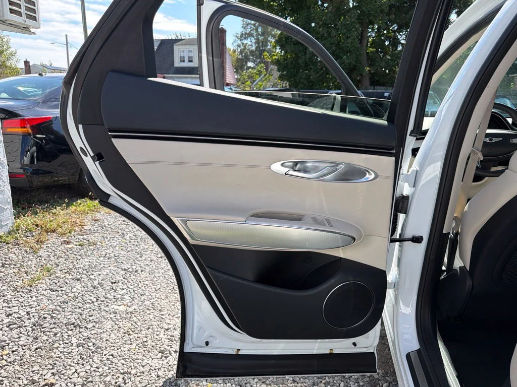 Used 2024 White Genesis 2.5T image 28