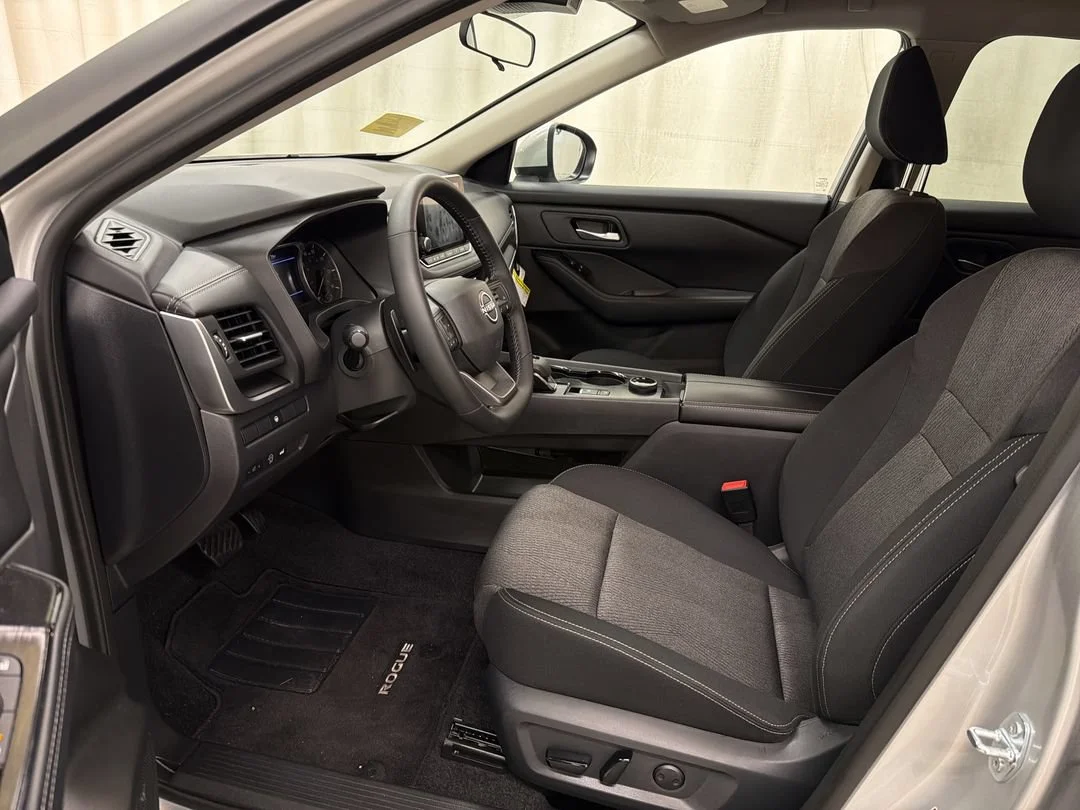 2025 Nissan Rogue SV - Photo 13