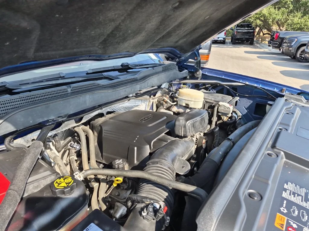Used 2016 DEEP OCEAN BLUE METALLIC Chevrolet High Country image 15