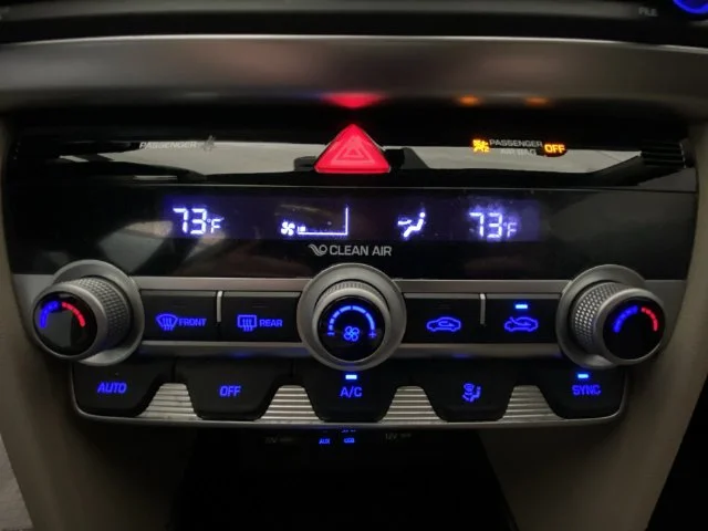 Used 2020 Black Hyundai SE image 18