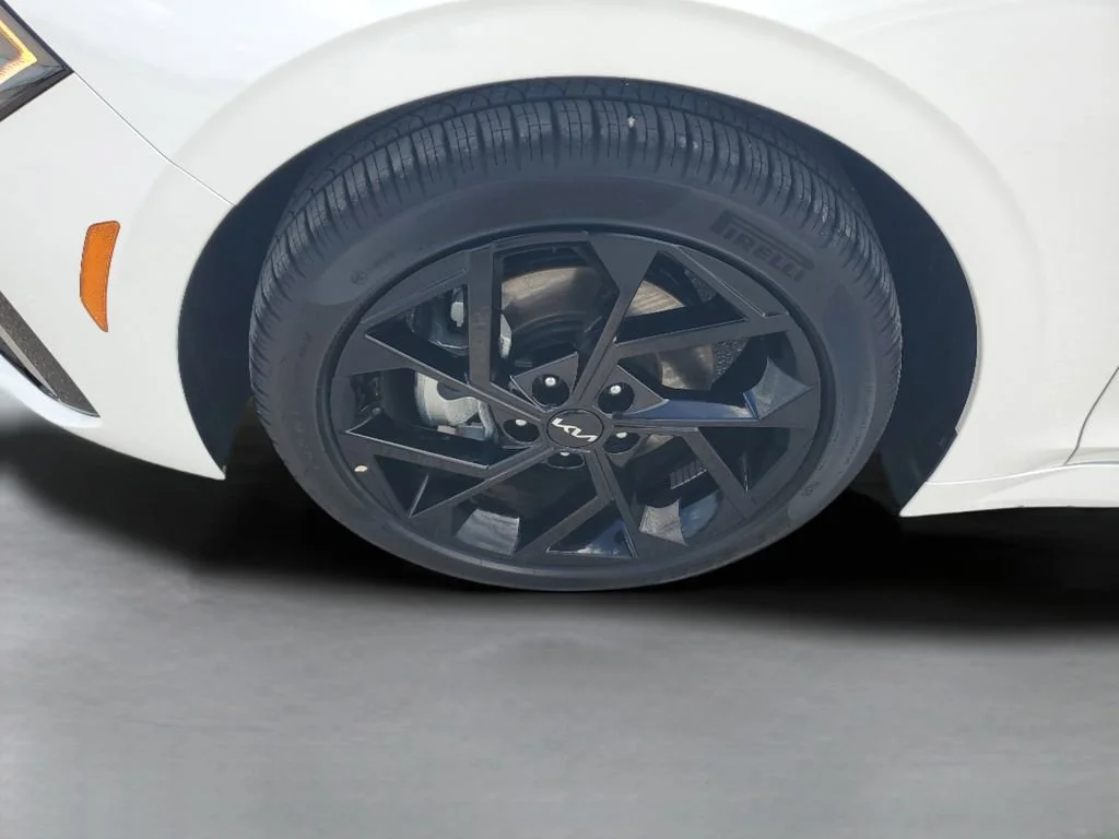 Used 2026 White Kia GT-Line FWD image 27