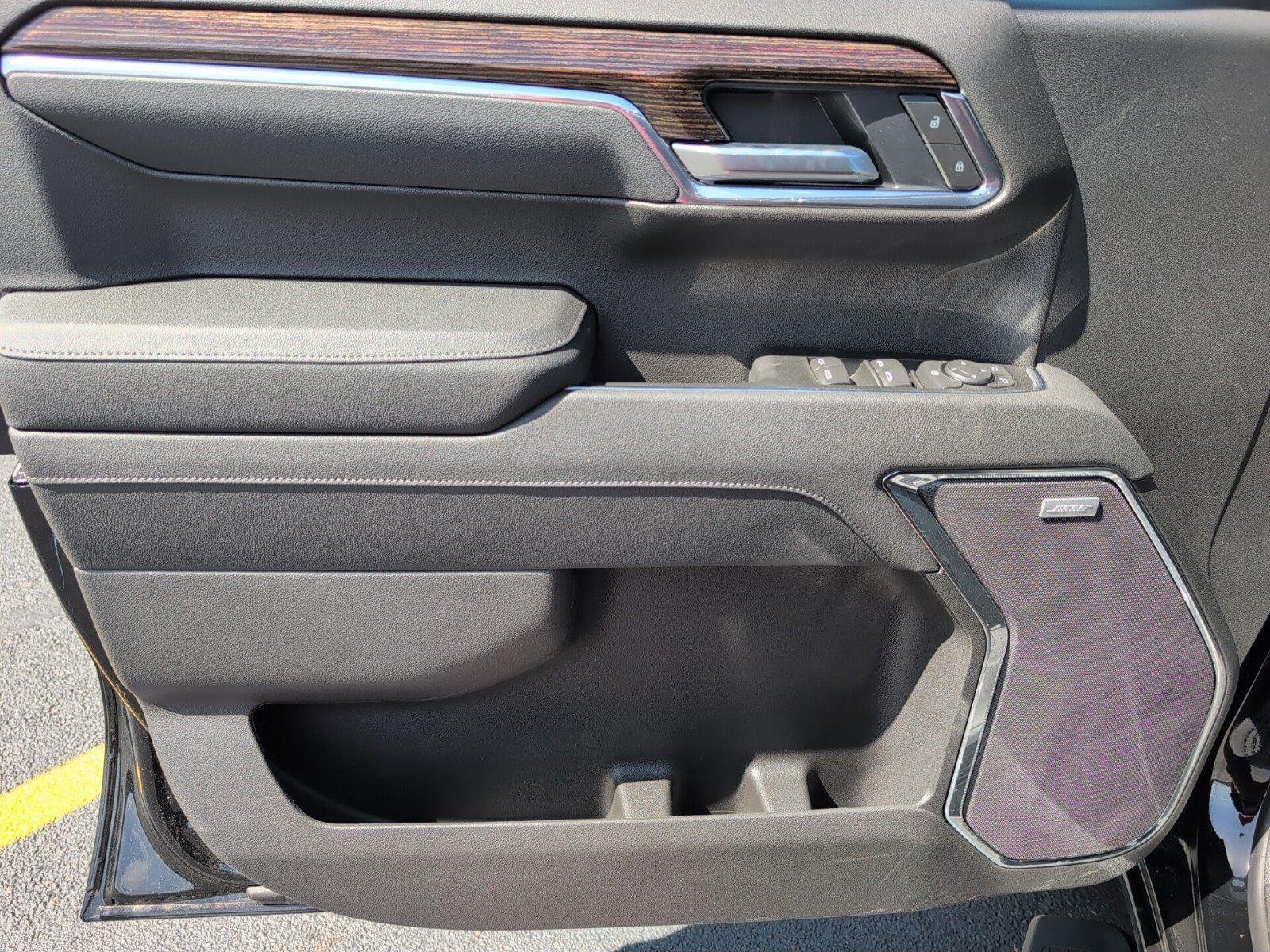 New 2026 Onyx Black GMC Elevation image 19