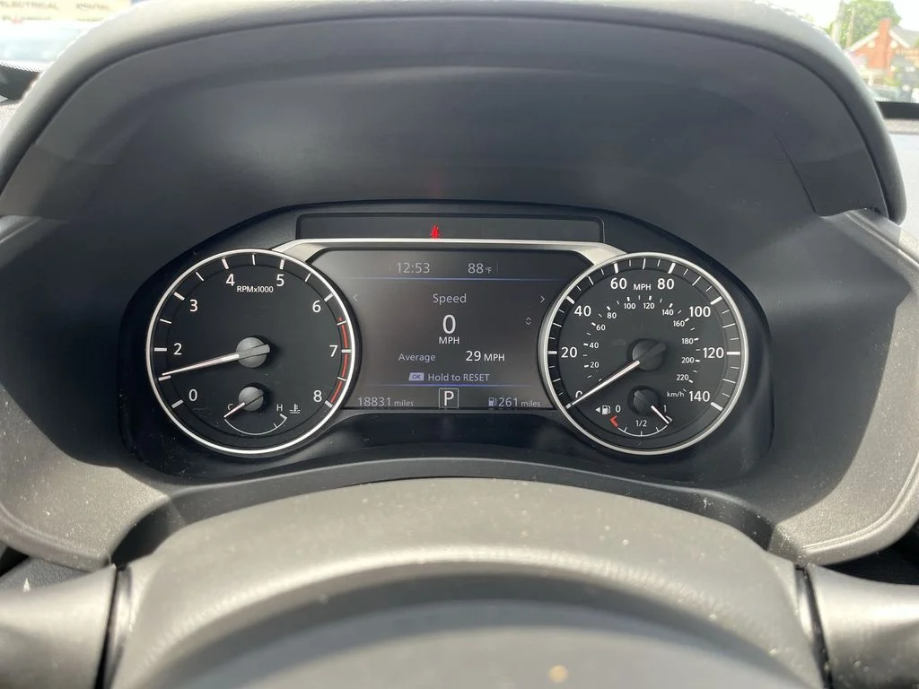 Used 2023 Silver Nissan 2.5 SR image 15