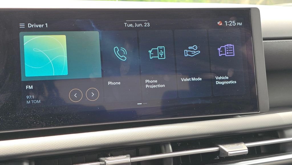 Used 2025 Atlas White Hyundai SEL image 30