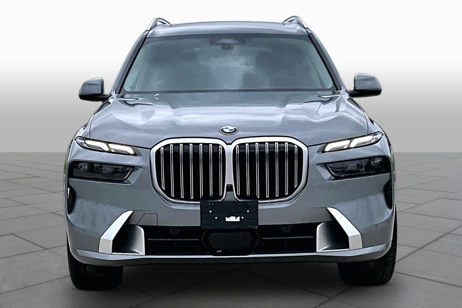 Used 2026 Skyscraper Grey Metallic BMW xDrive40i image 3