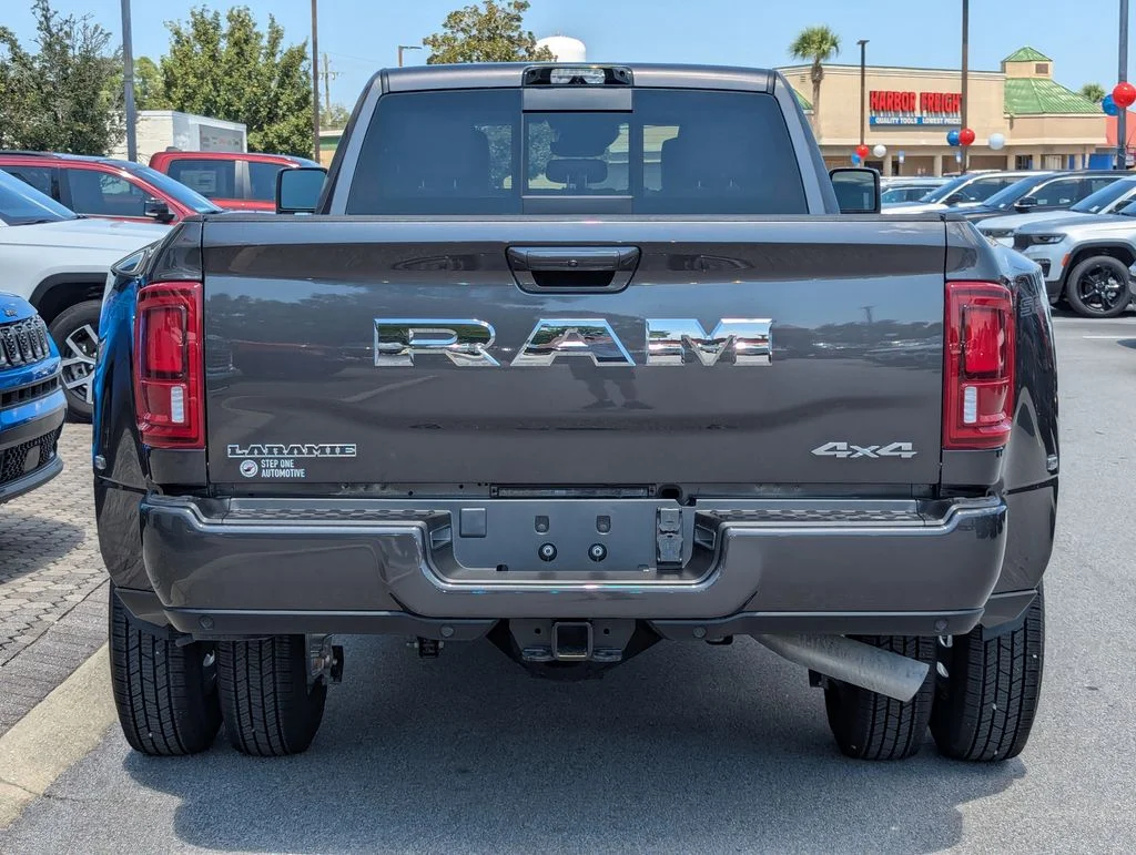 2025 RAM 3500 Laramie - Photo 6
