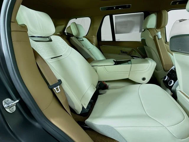 New 2026 Obsidian Black Satin Land Rover SV Signature Suite image 29