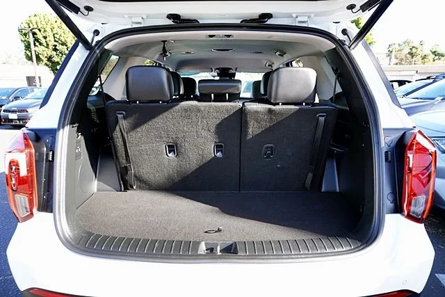 Used 2025 White Hyundai SEL image 12