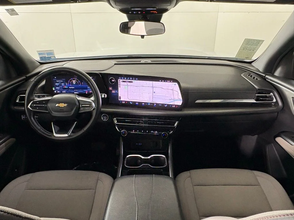 Used 2025 White Chevrolet LT image 39