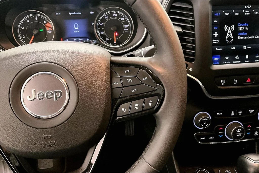 Used 2023 Black Jeep Altitude image 12