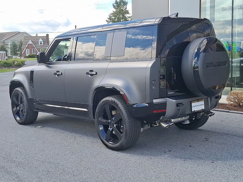 New 2026 Carpathian Grey Land Rover V8 image 4