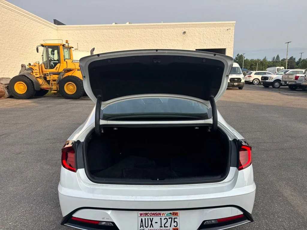 Used 2021 Hyper White Hyundai SEL image 20
