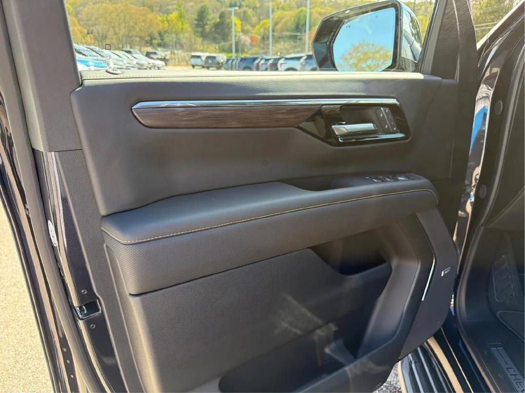 2026 Chevrolet Suburban Premier - Photo 22