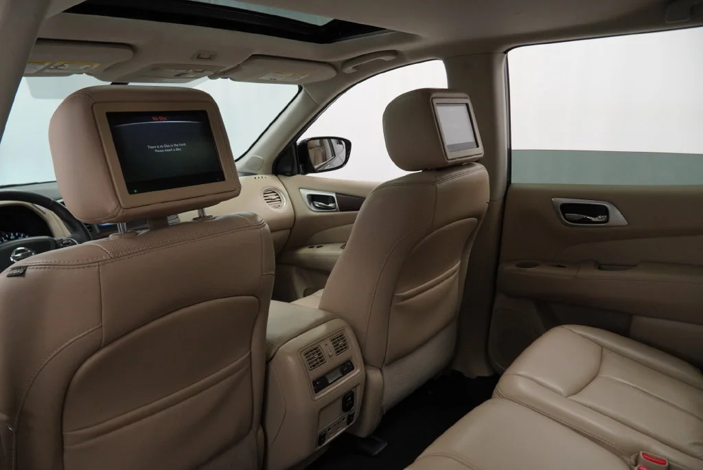 Used 2017 Gun Metallic Nissan Platinum image 5