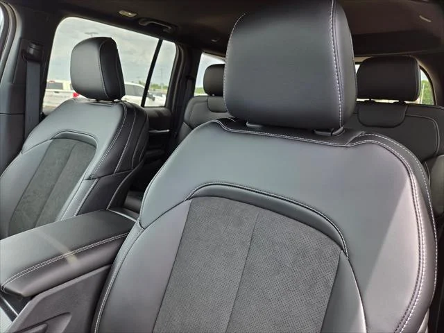 New 2026 Silver Zynith Exterior Paint Jeep Altitude image 22