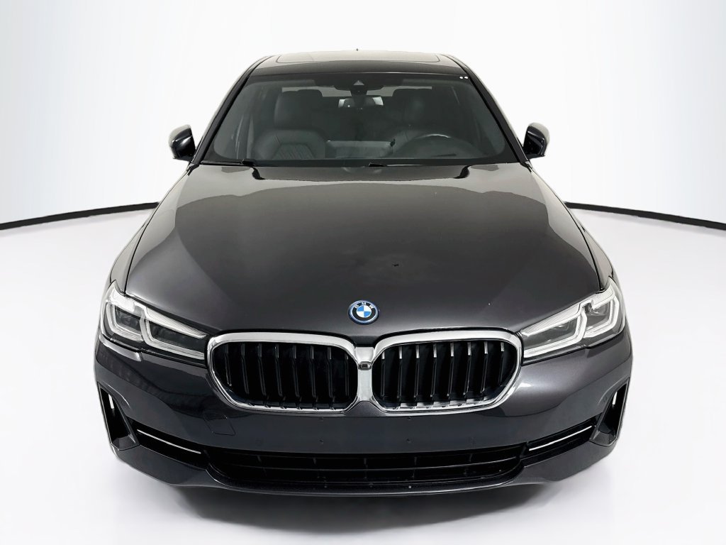Used 2022 Dark Graphite BMW 530e iPerformance image 2