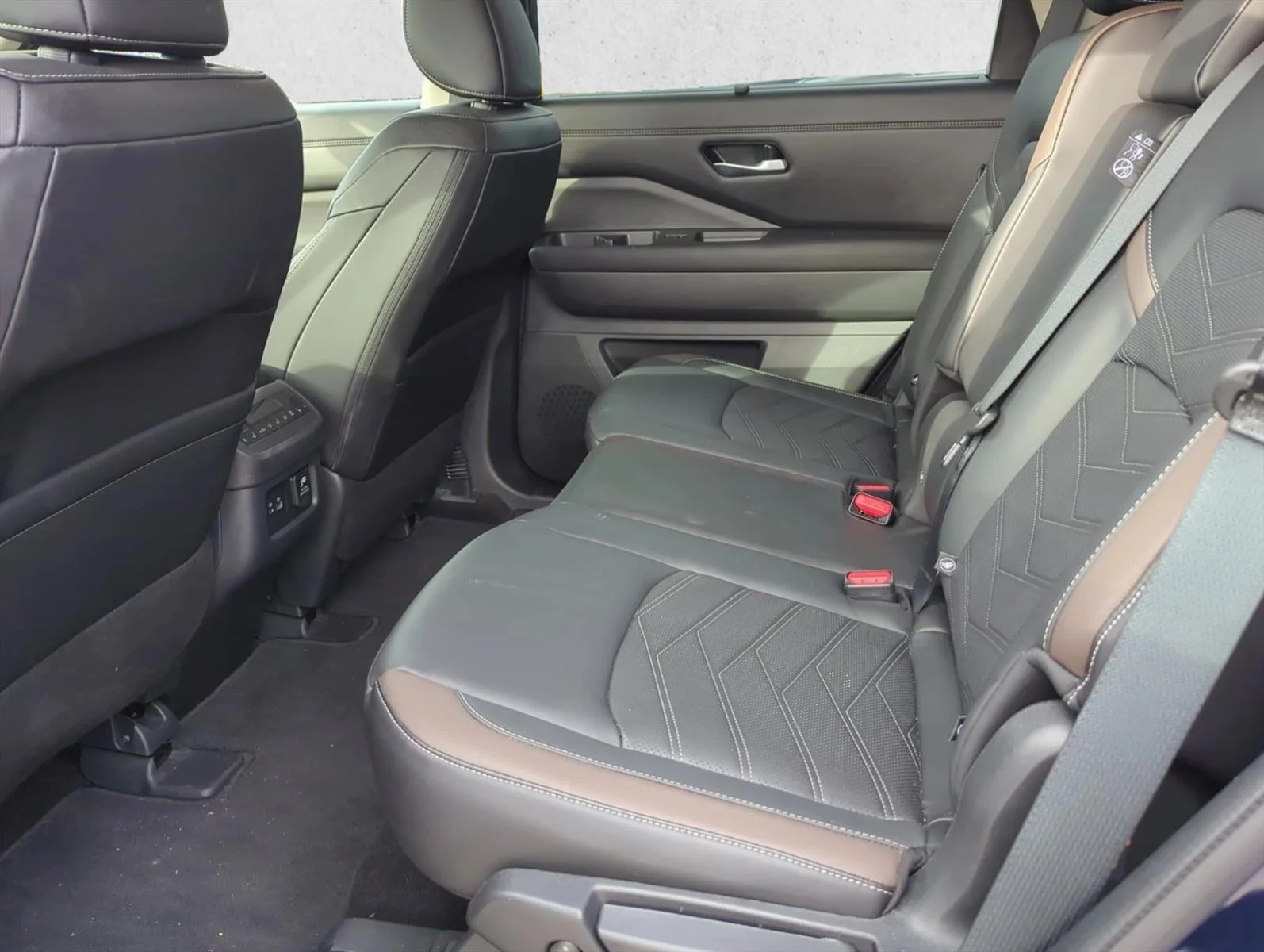 Used 2025 Deep Ocean Blue Pearl Nissan Platinum image 23