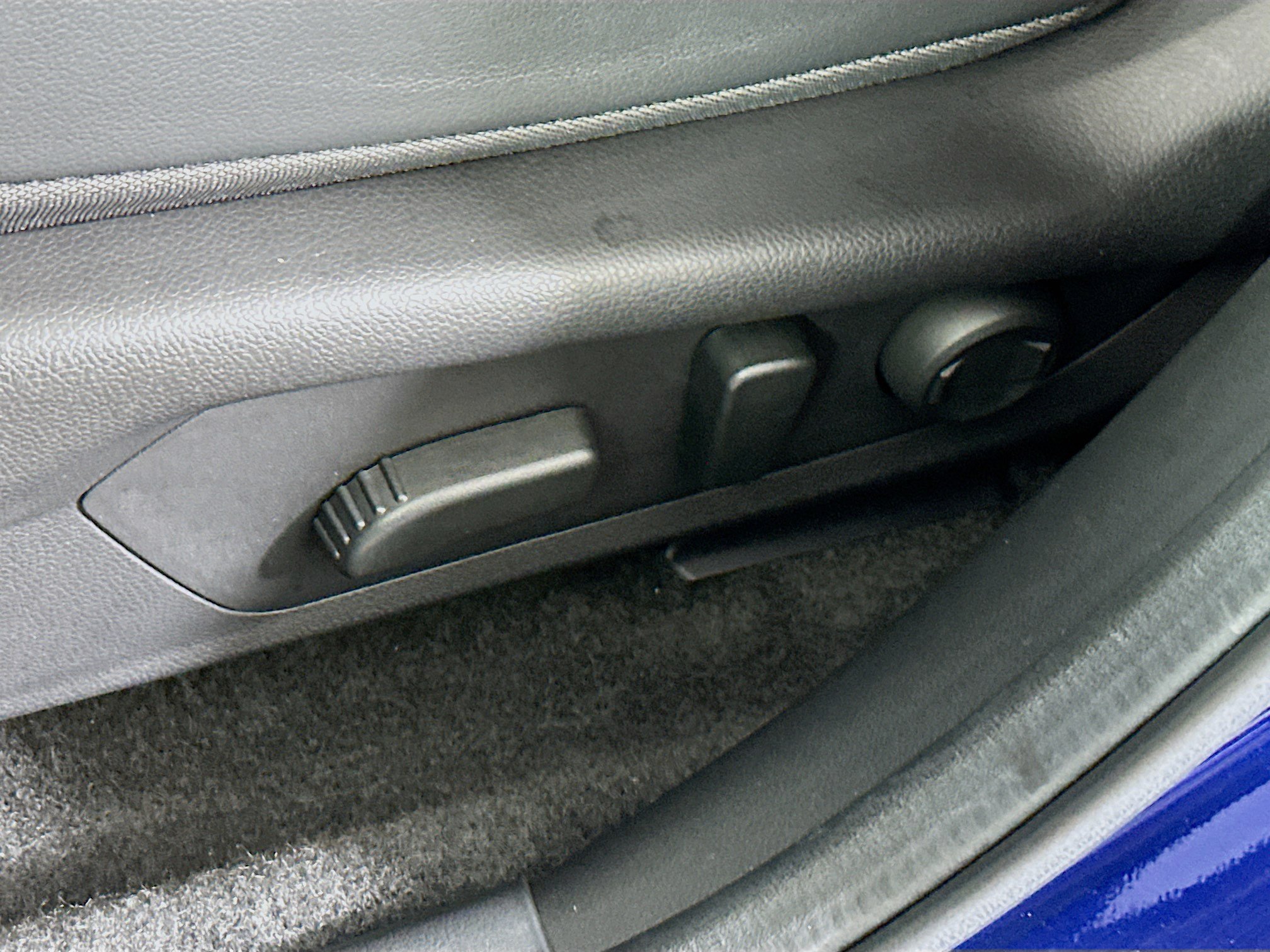 Used 2025 Sapphire Blue Pearl Subaru Limited image 13