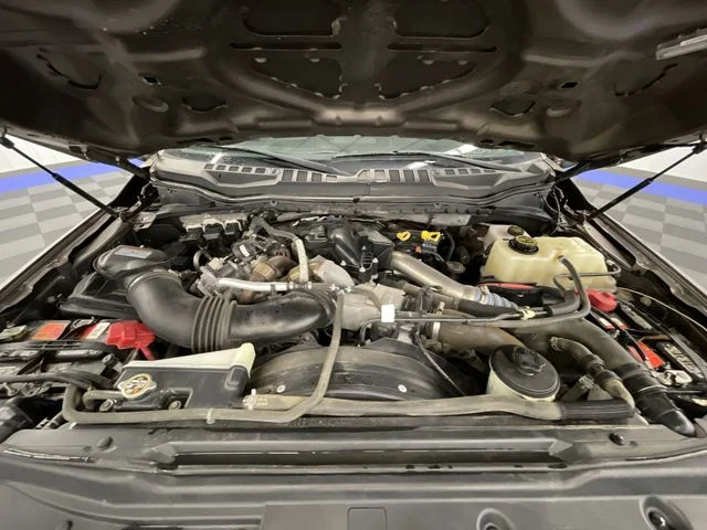 Used 2019  Ford XLT DRW CREW CAB image 23