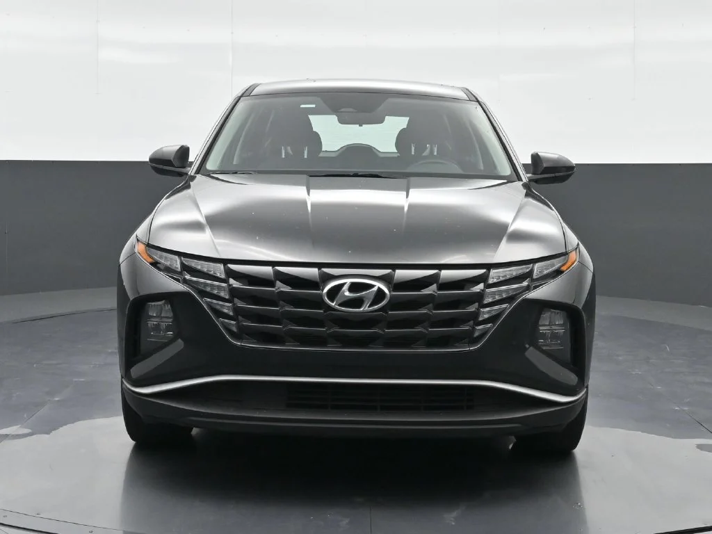 Used 2024 Black Hyundai SE image 6