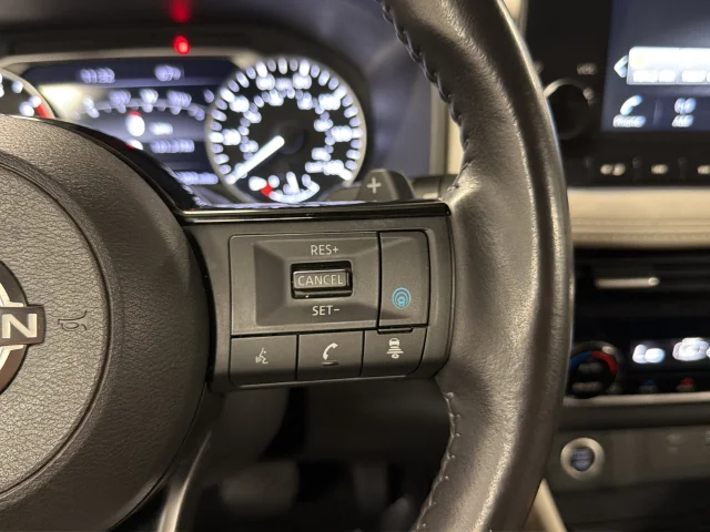 Used 2023 Blue Nissan SL image 17