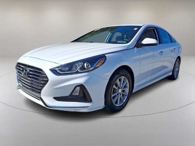Used 2018 White Hyundai SE image 3