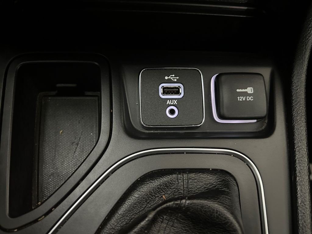 Used 2019 Red Jeep Latitude image 30