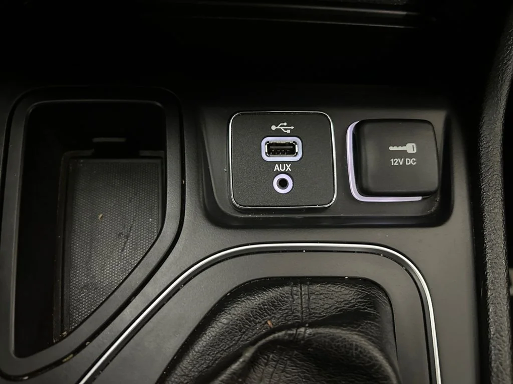 Used 2019 Red Jeep Latitude image 30