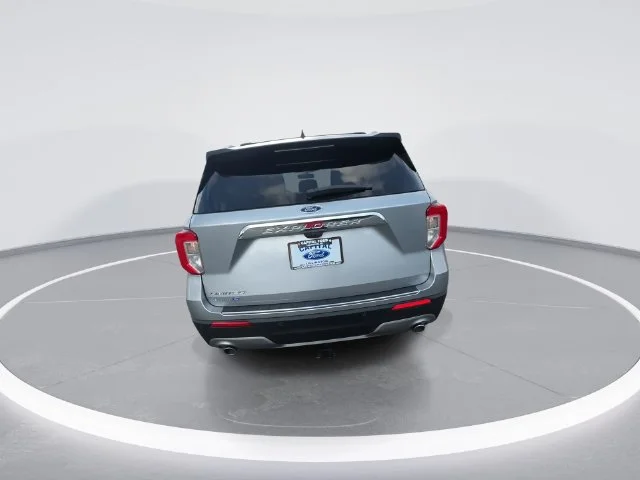 Used 2023 Silver Ford Limited image 7