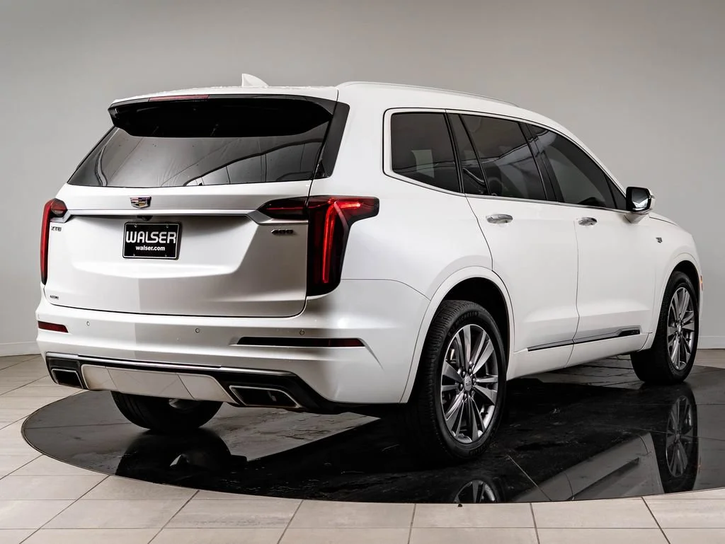 Used 2022 Crystal White Tricoat Cadillac Premium Luxury image 10