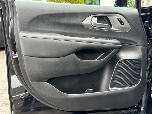 2026 Chrysler Pacifica Select - Photo 18